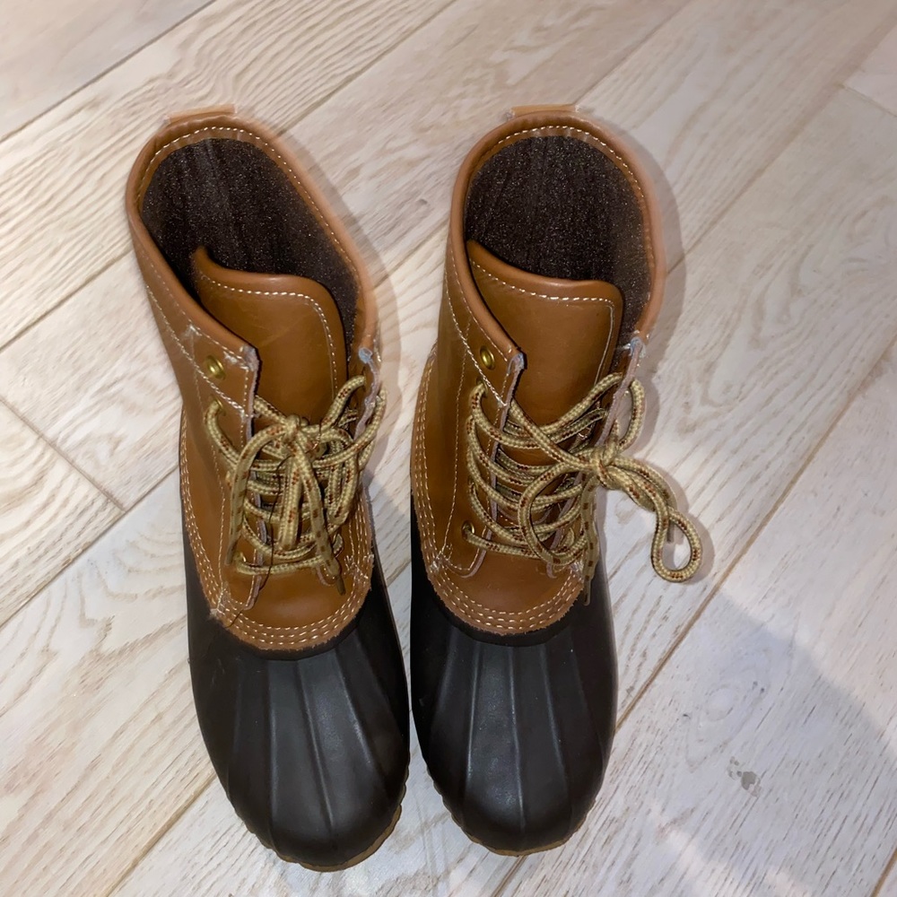 Brown snow boots